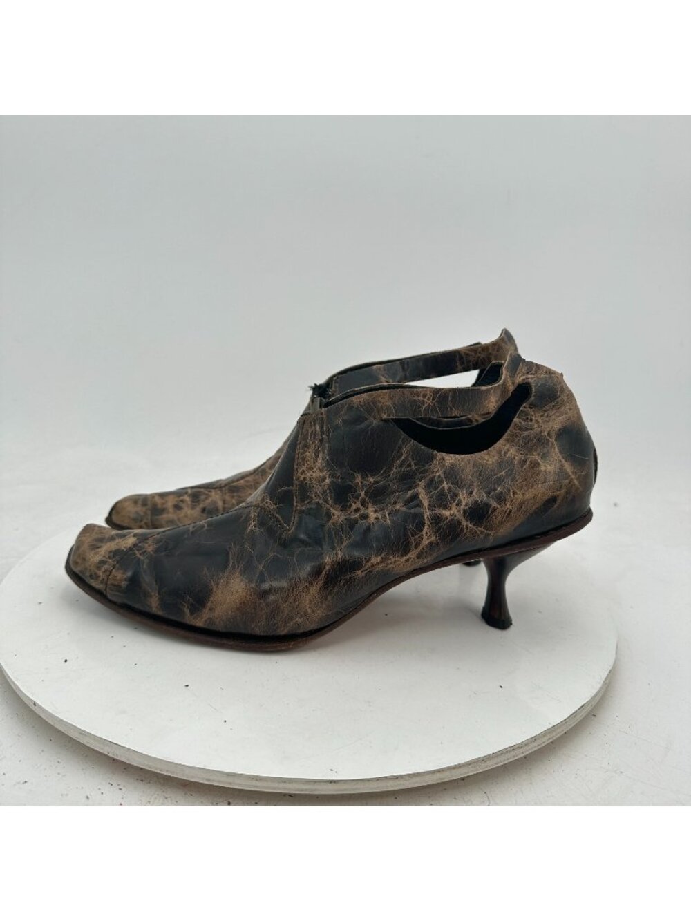 CYDWOQ Women Size EU 36.5 US 6.5 Brown Distressed Leather Kitten Heel Shoes